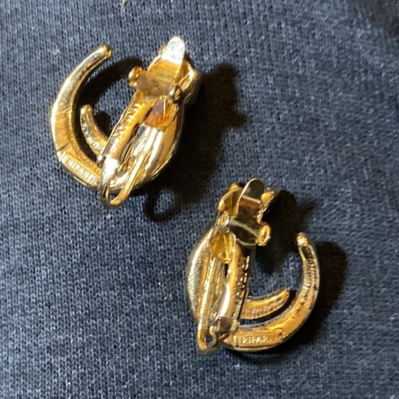 Trifari Goldtone Coil Rhinestone Crystal 3Petal Flower Clip on Earrings Vtg - Picture 4 of 4